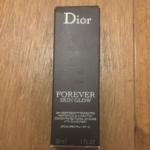 Dior Forever Skin Glow Foundation